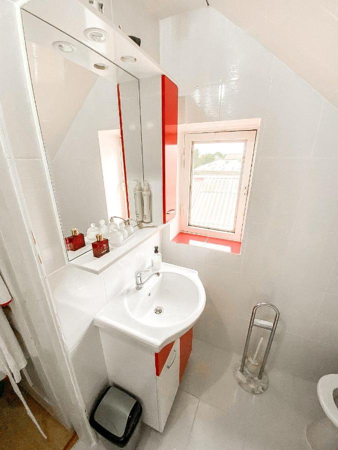Cosy Bedroom For 2 With Balcony In A Family Villa Turnu Măgurele المظهر الخارجي الصورة