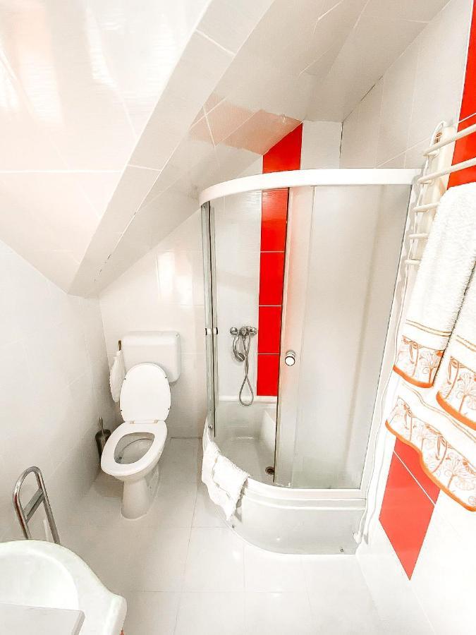 Cosy Bedroom For 2 With Balcony In A Family Villa Turnu Măgurele المظهر الخارجي الصورة