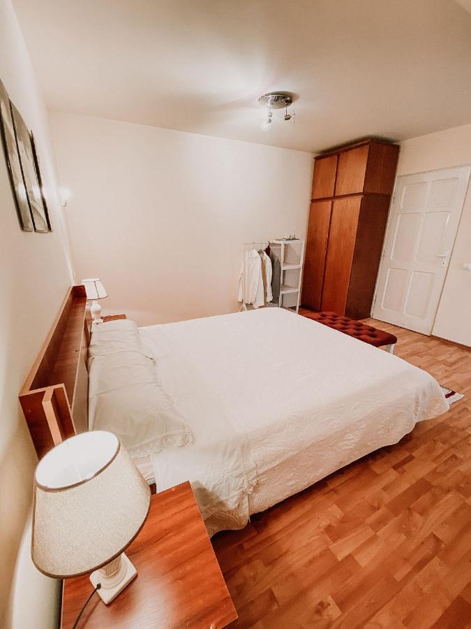 Cosy Bedroom For 2 With Balcony In A Family Villa Turnu Măgurele المظهر الخارجي الصورة