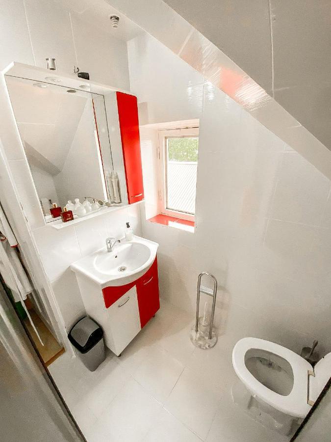 Cosy Bedroom For 2 With Balcony In A Family Villa Turnu Măgurele المظهر الخارجي الصورة
