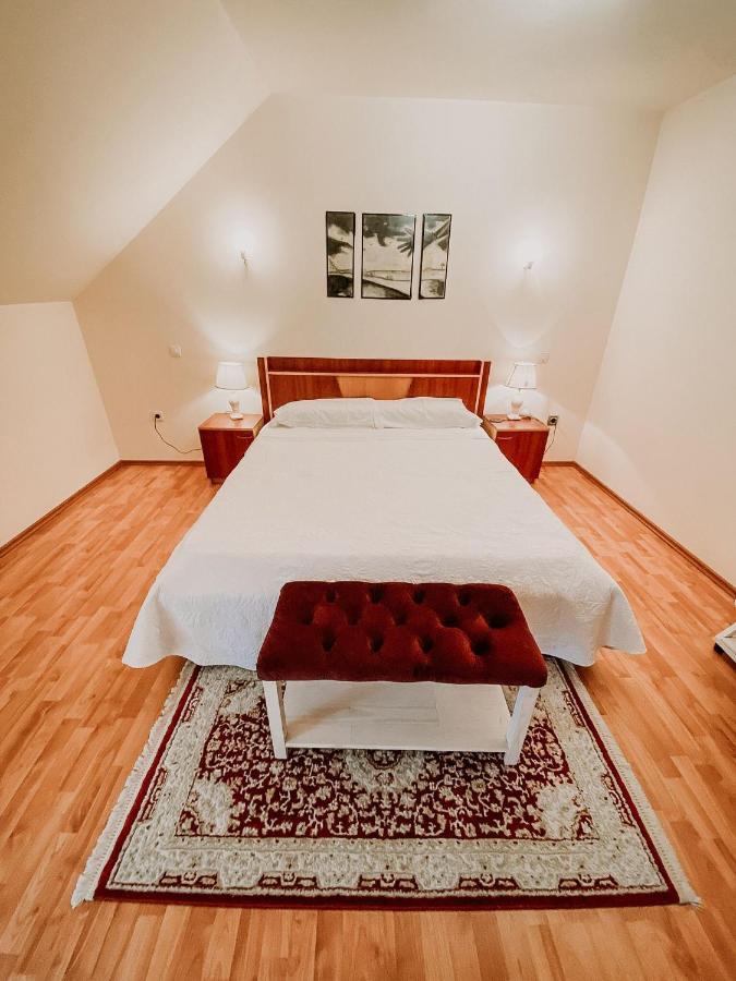 Cosy Bedroom For 2 With Balcony In A Family Villa Turnu Măgurele المظهر الخارجي الصورة