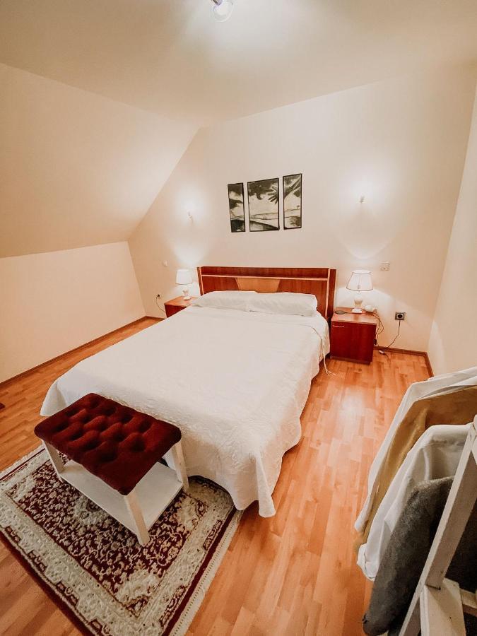 Cosy Bedroom For 2 With Balcony In A Family Villa Turnu Măgurele المظهر الخارجي الصورة
