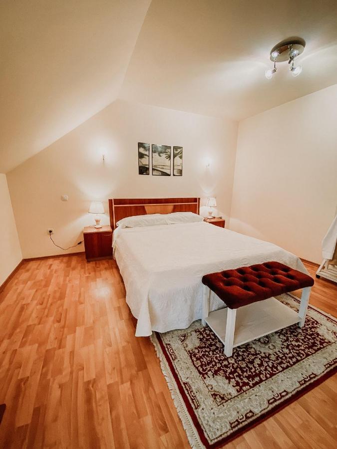 Cosy Bedroom For 2 With Balcony In A Family Villa Turnu Măgurele المظهر الخارجي الصورة