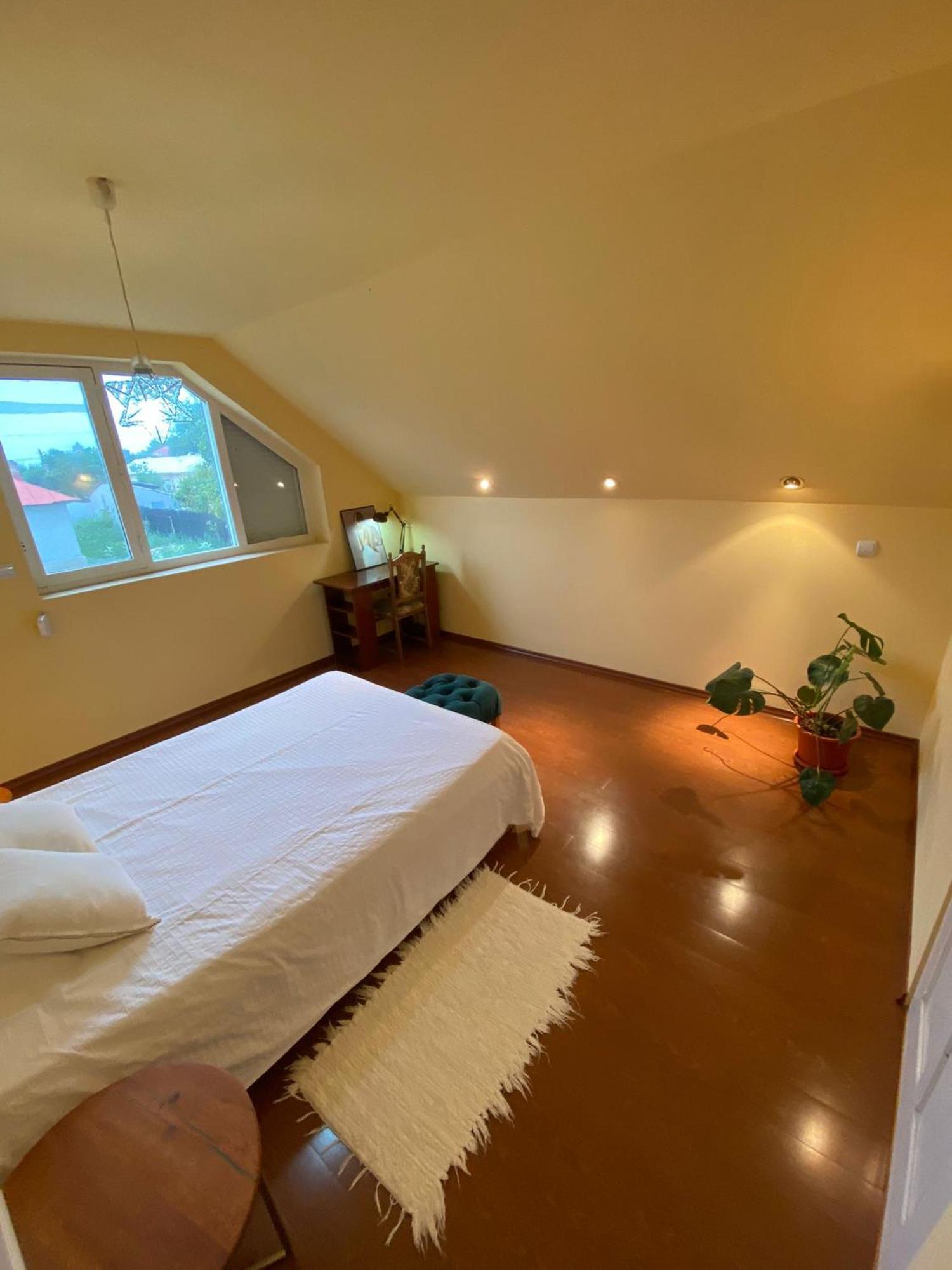 Cosy Bedroom For 2 With Balcony In A Family Villa Turnu Măgurele المظهر الخارجي الصورة
