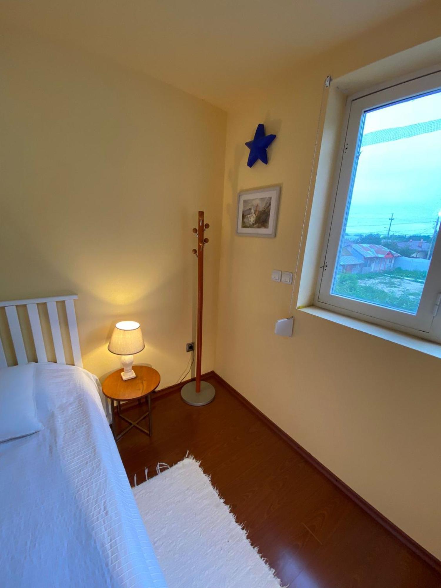 Cosy Bedroom For 2 With Balcony In A Family Villa Turnu Măgurele المظهر الخارجي الصورة